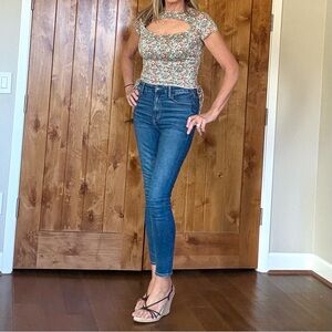 NWOT BLVD Dusty Blue/Green and White Short Sleeve Ruched Blouse